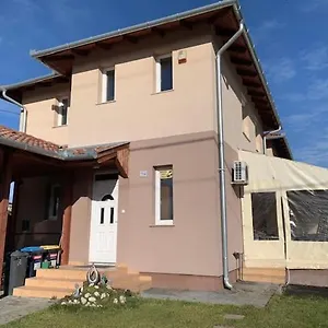 Airport Road/repter Koezeli Haz Privat Parkoloval Apartment Budapest